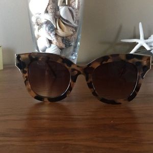 Women’s tortoise sunglasses